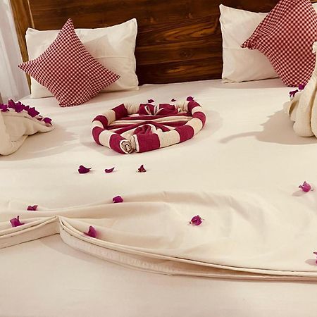 Swiss Kiss Beach Resort Uppuveli Dış mekan fotoğraf
