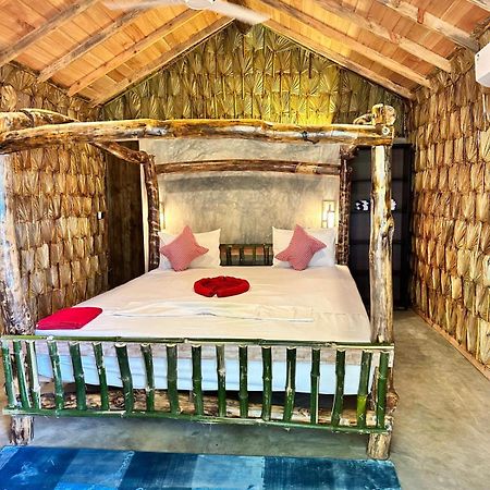 Swiss Kiss Beach Resort Uppuveli Dış mekan fotoğraf