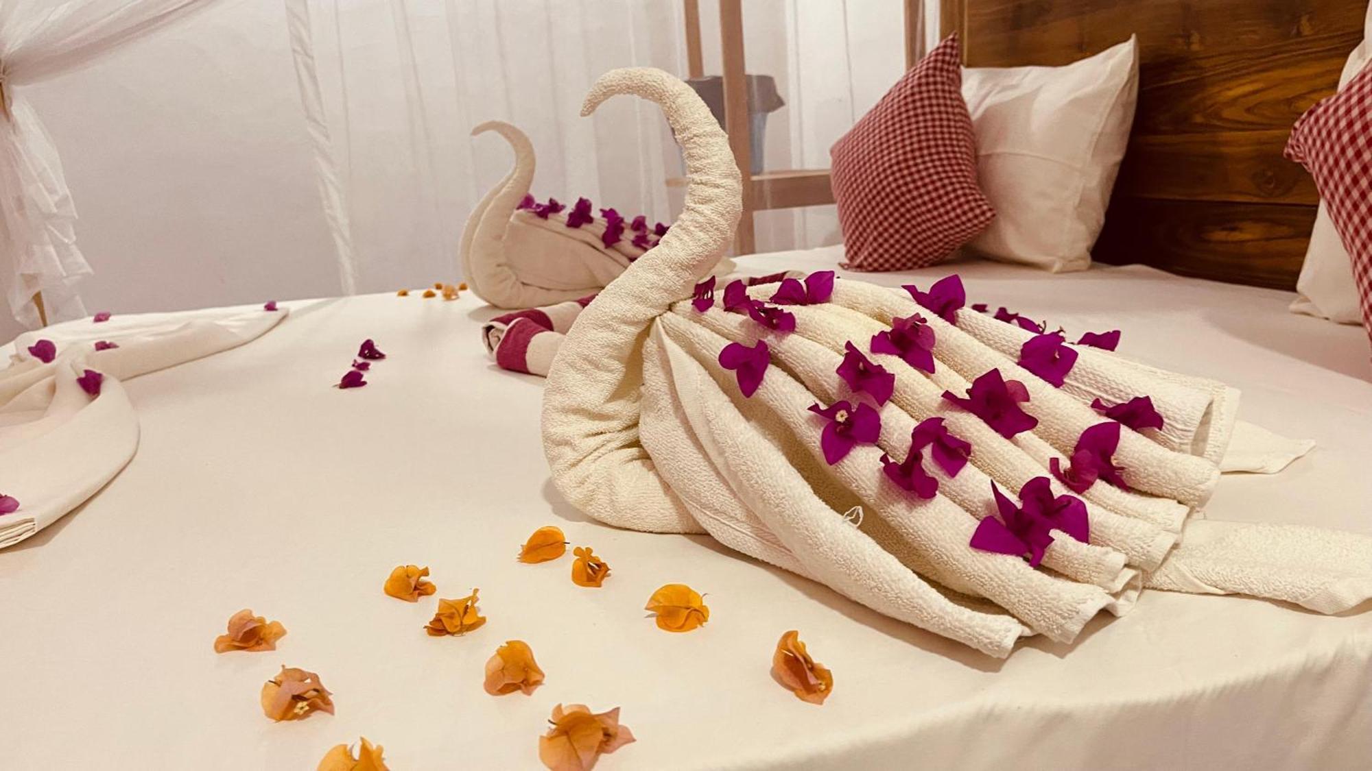 Swiss Kiss Beach Resort Uppuveli Dış mekan fotoğraf