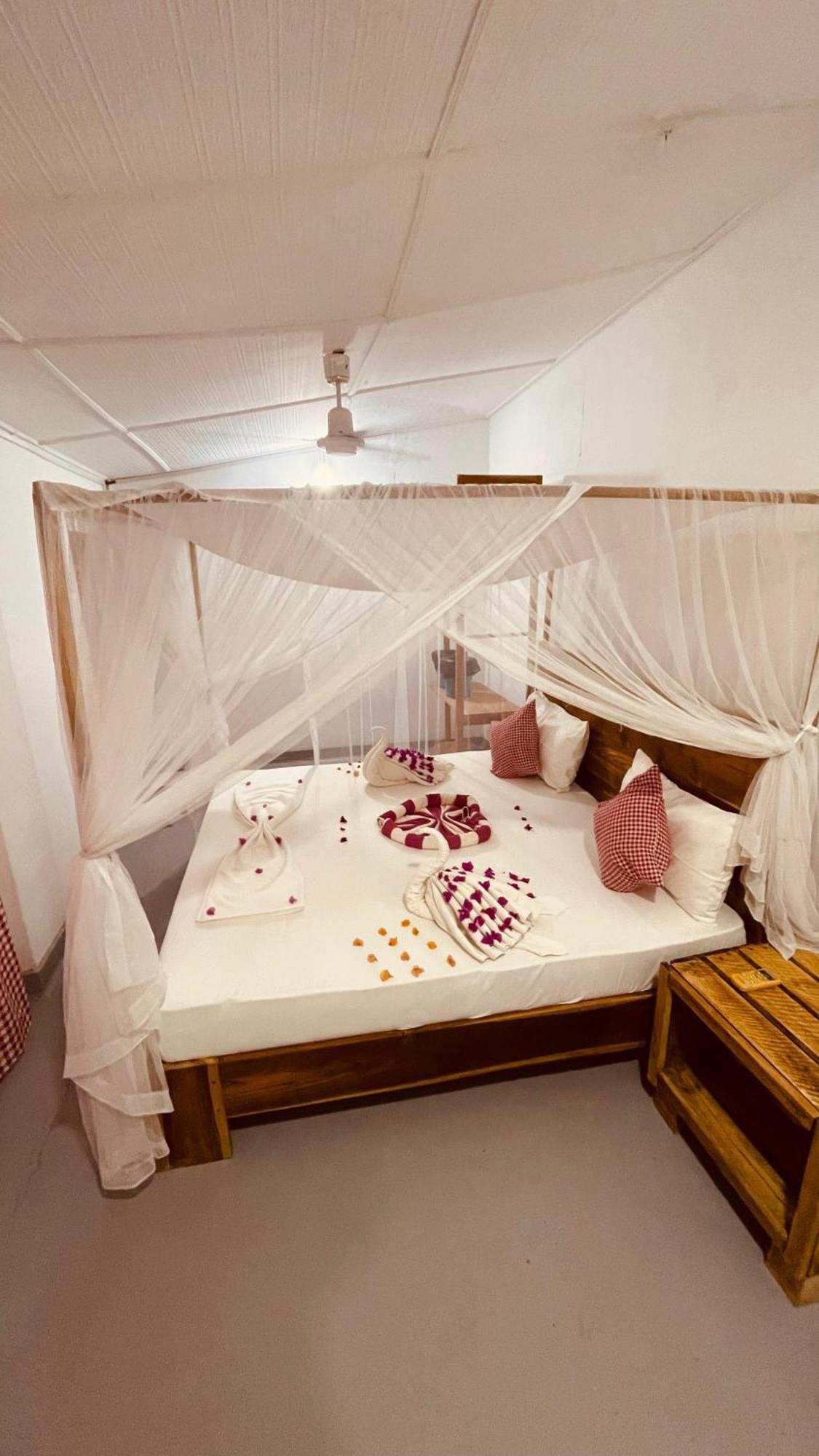 Swiss Kiss Beach Resort Uppuveli Dış mekan fotoğraf