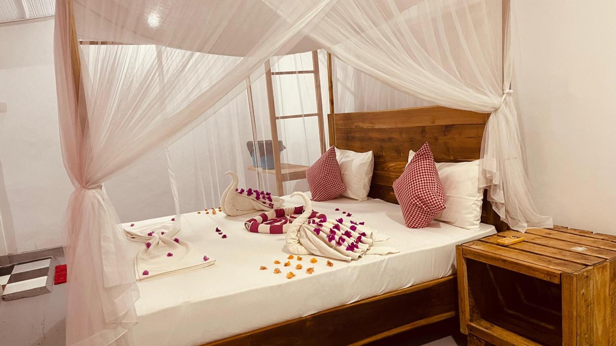 Swiss Kiss Beach Resort Uppuveli Dış mekan fotoğraf