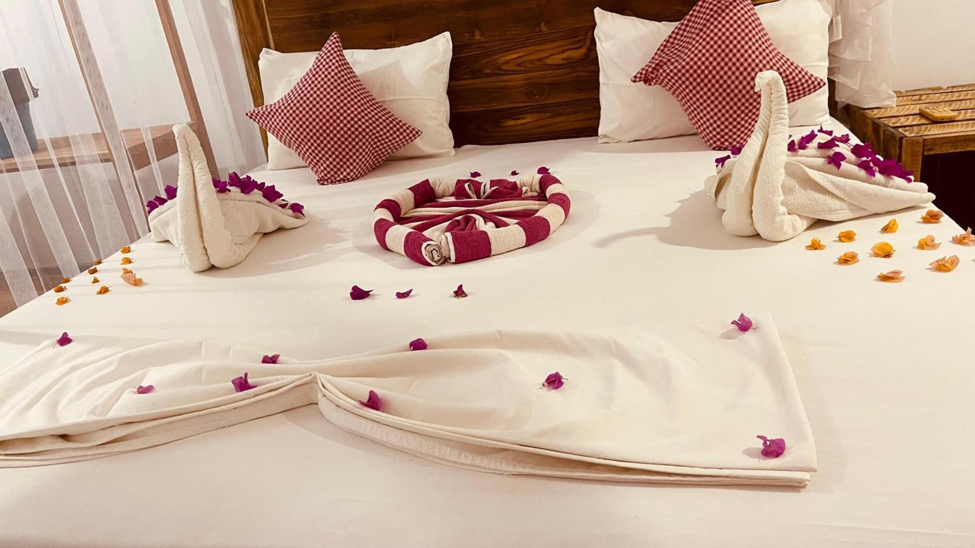 Swiss Kiss Beach Resort Uppuveli Dış mekan fotoğraf