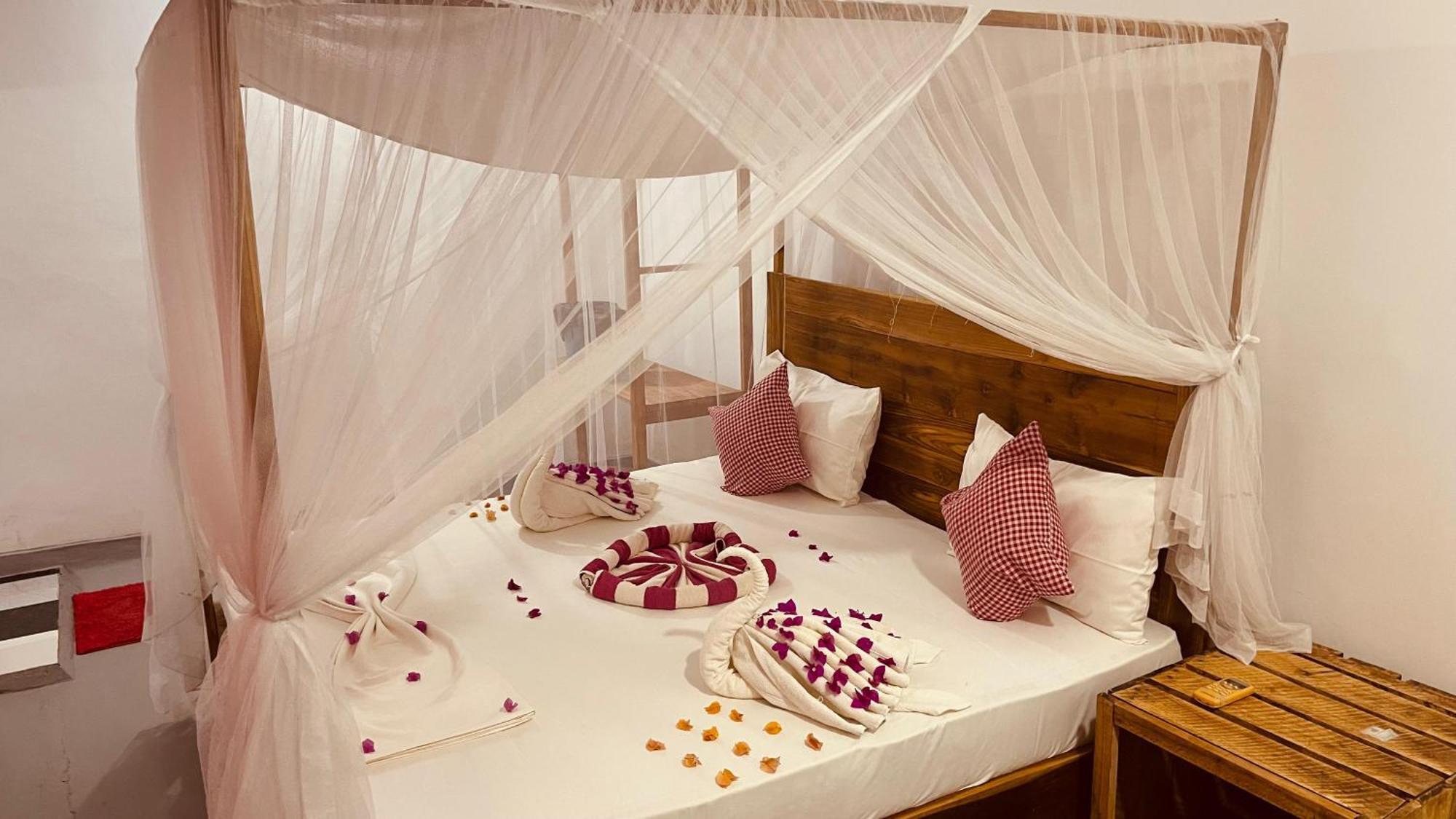 Swiss Kiss Beach Resort Uppuveli Dış mekan fotoğraf