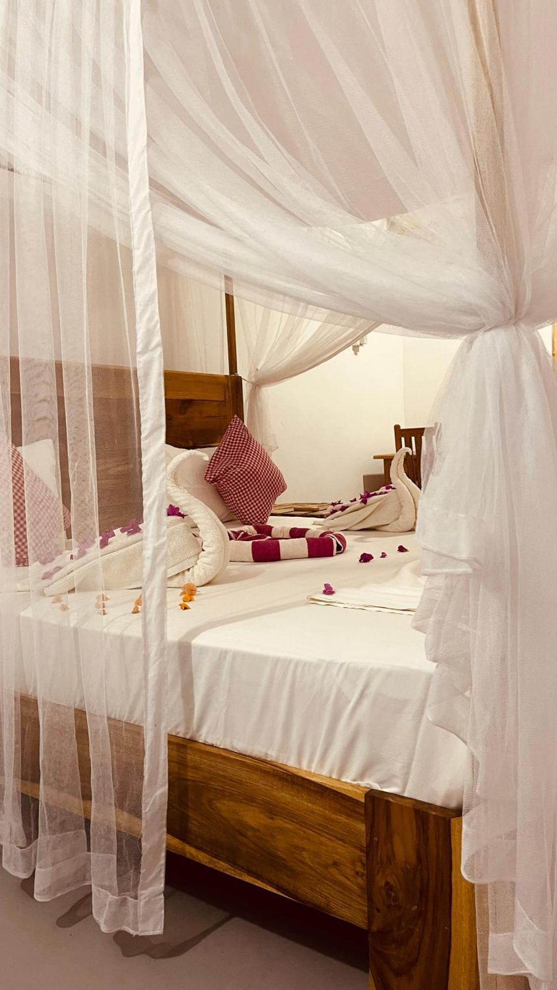 Swiss Kiss Beach Resort Uppuveli Dış mekan fotoğraf