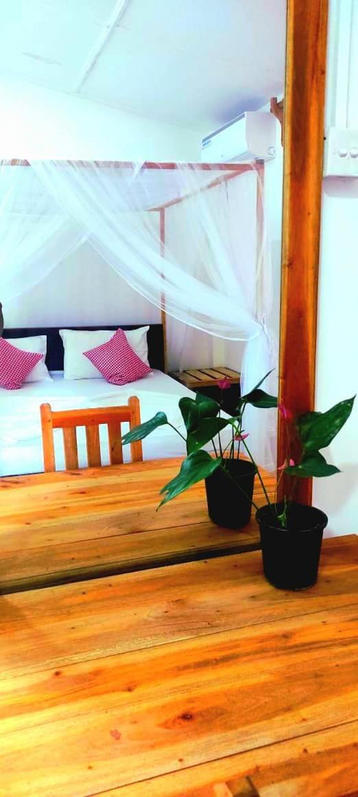 Swiss Kiss Beach Resort Uppuveli Dış mekan fotoğraf