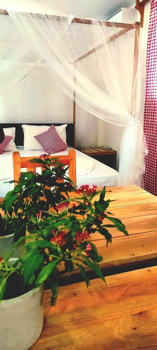 Swiss Kiss Beach Resort Uppuveli Dış mekan fotoğraf