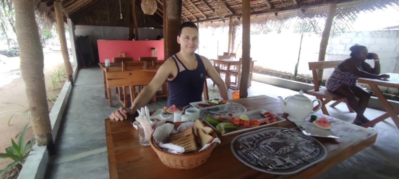 Swiss Kiss Beach Resort Uppuveli Dış mekan fotoğraf