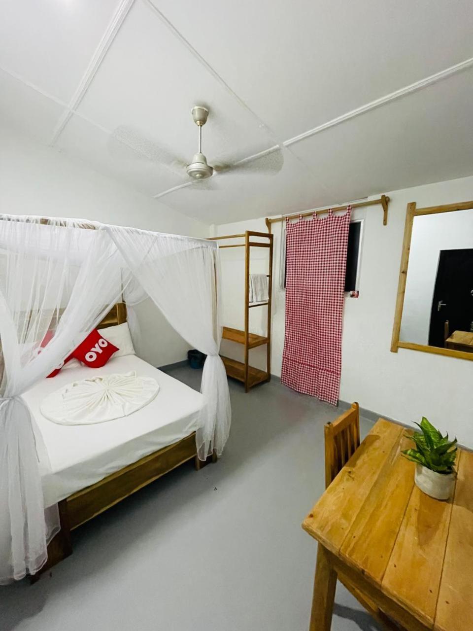 Swiss Kiss Beach Resort Uppuveli Dış mekan fotoğraf