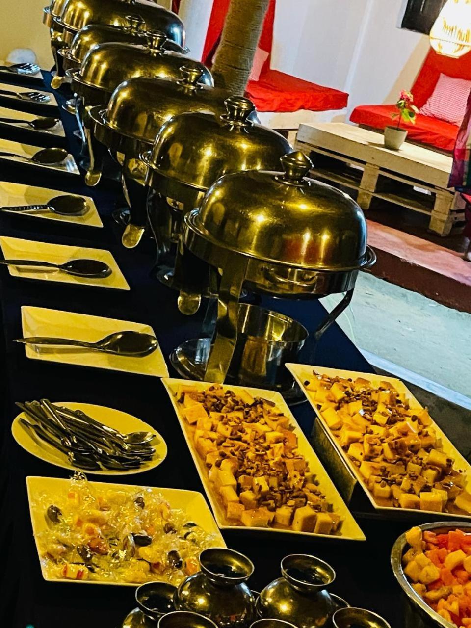 Swiss Kiss Beach Resort Uppuveli Dış mekan fotoğraf