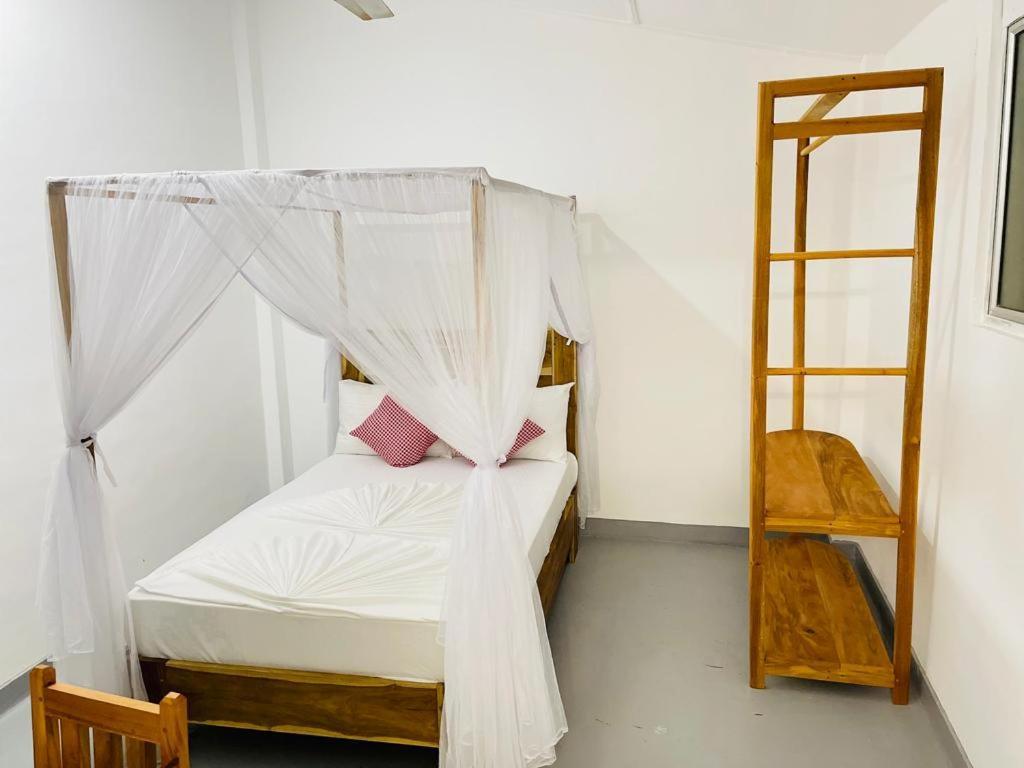 Swiss Kiss Beach Resort Uppuveli Dış mekan fotoğraf