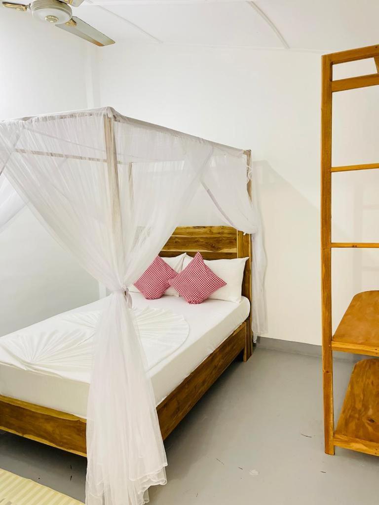 Swiss Kiss Beach Resort Uppuveli Dış mekan fotoğraf