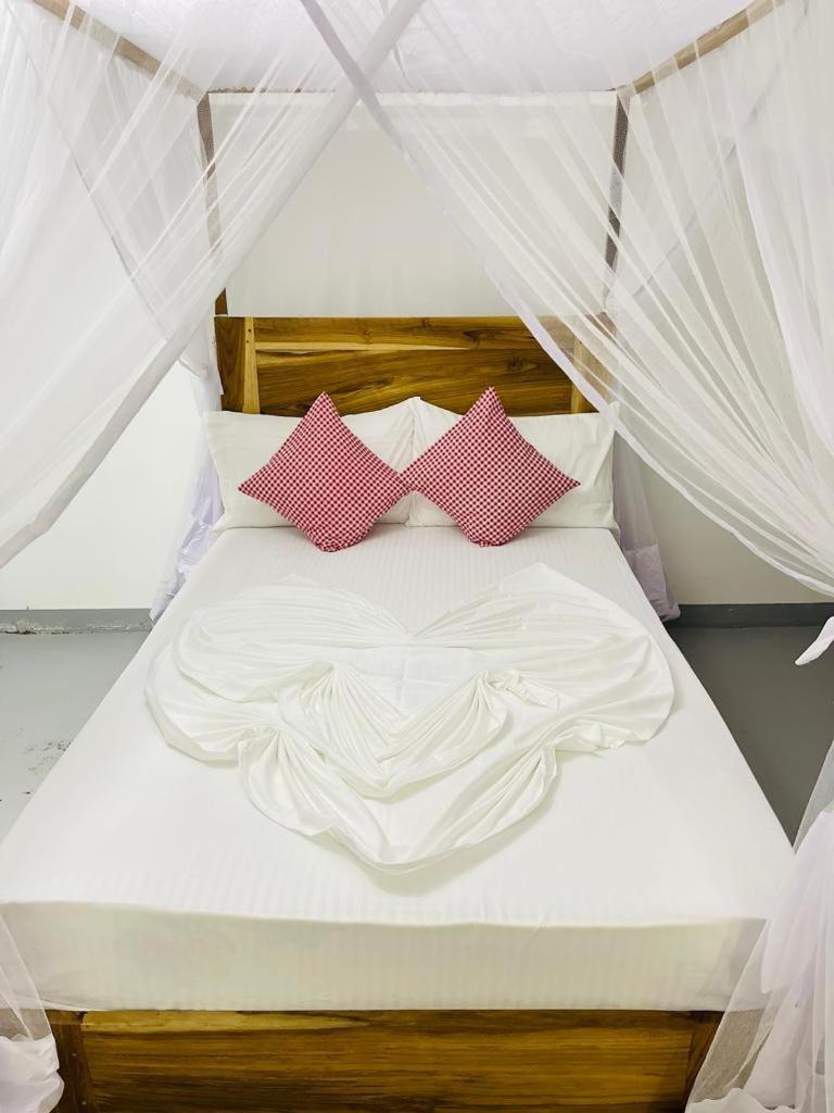 Swiss Kiss Beach Resort Uppuveli Dış mekan fotoğraf