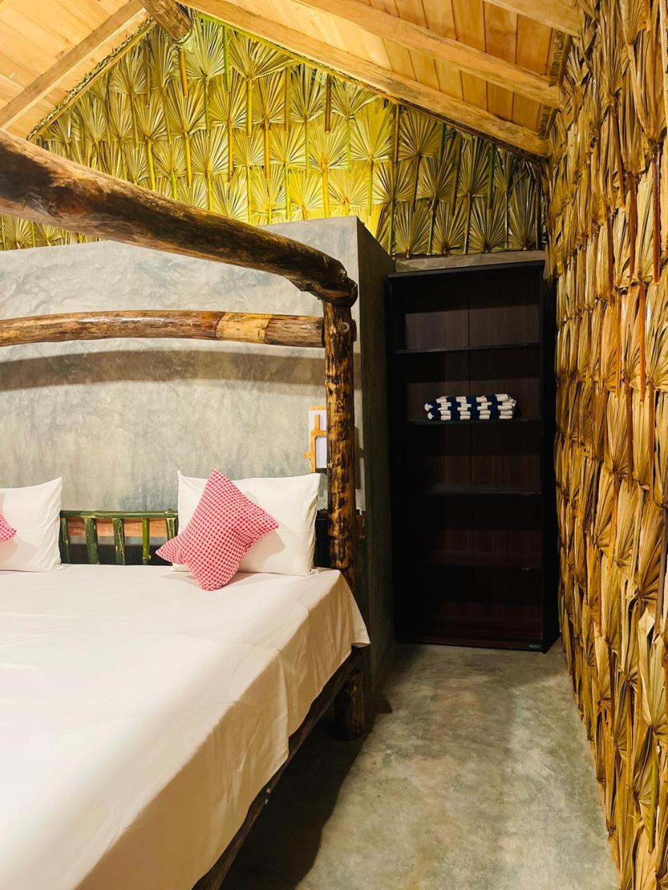 Swiss Kiss Beach Resort Uppuveli Dış mekan fotoğraf