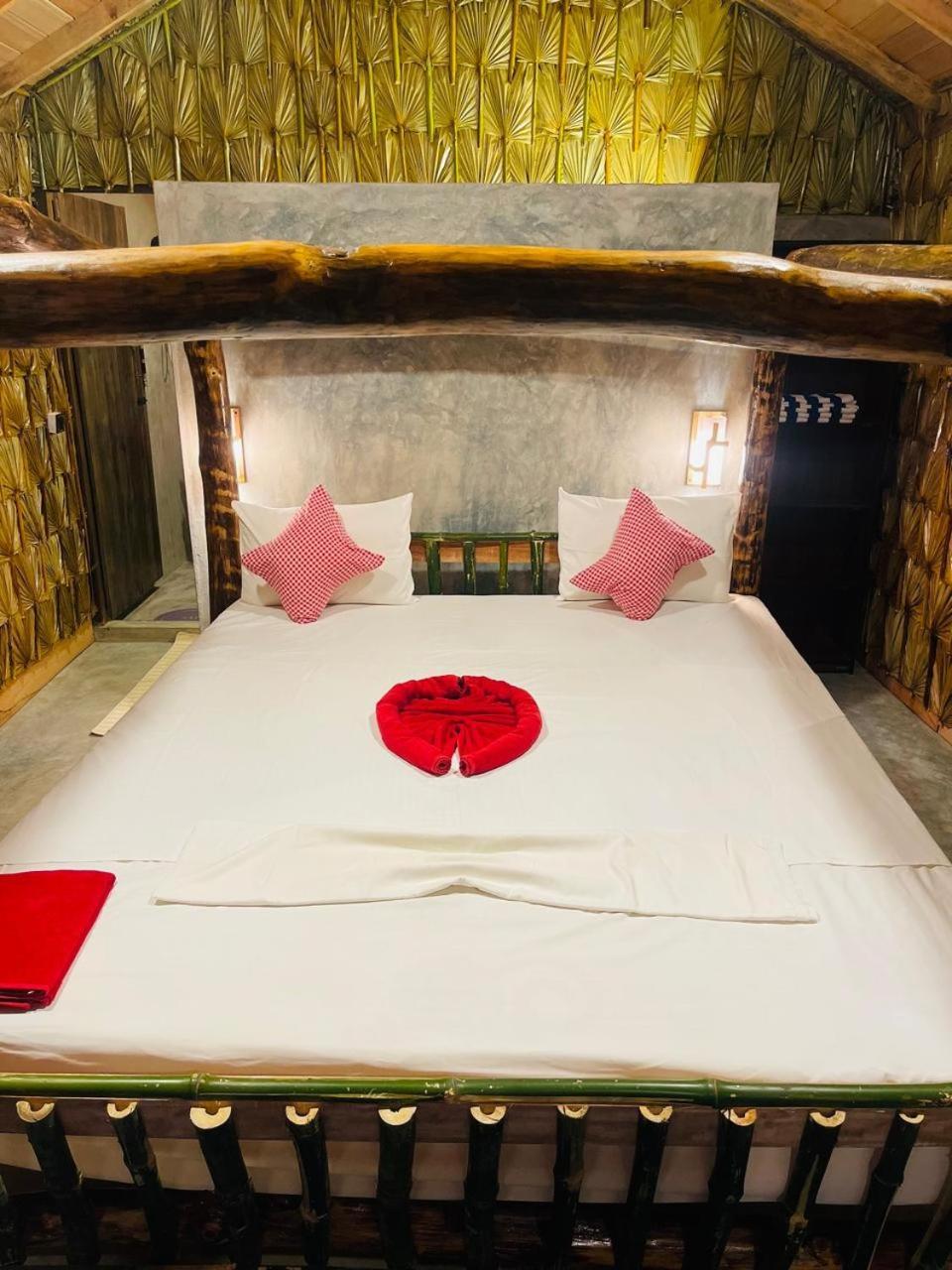 Swiss Kiss Beach Resort Uppuveli Dış mekan fotoğraf