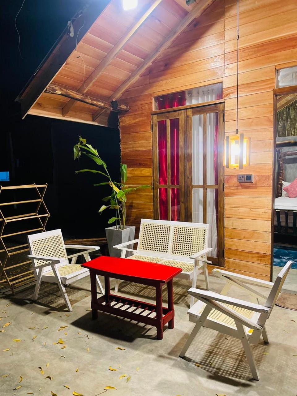 Swiss Kiss Beach Resort Uppuveli Dış mekan fotoğraf