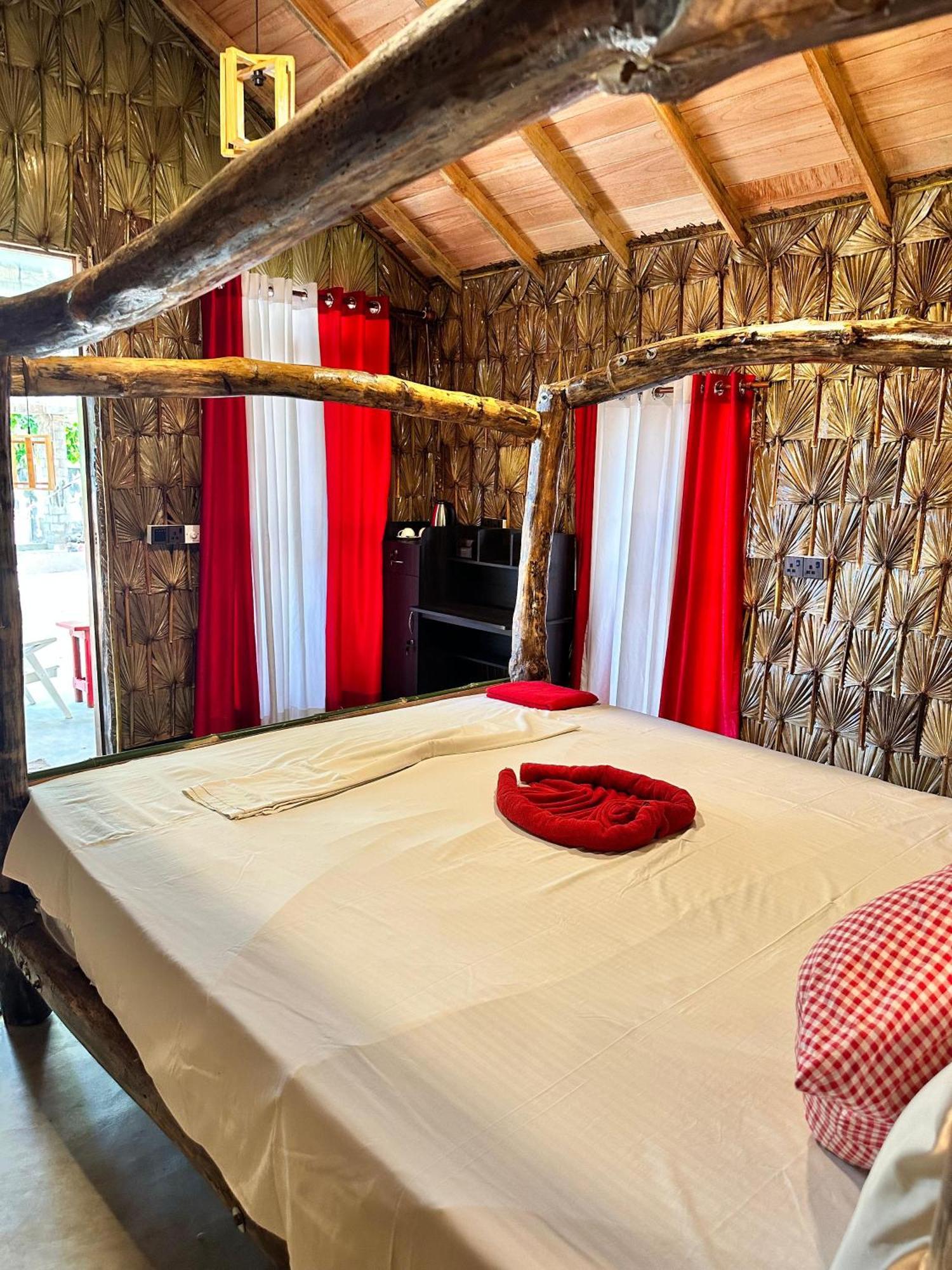 Swiss Kiss Beach Resort Uppuveli Dış mekan fotoğraf